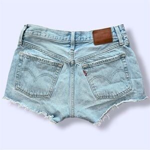 Levi’s Light Blue Denim Jeans